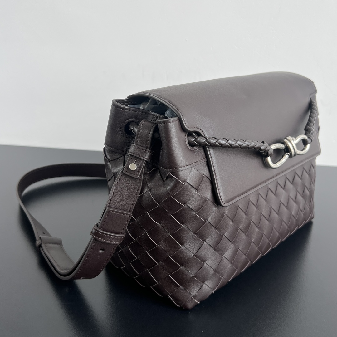 bottega-veneta-andiamo-messenger-fondant-8 Bottega Veneta Andiamo Messenger Replica Fondant - View 9 | Intrecciato Detail