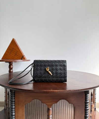 Bottega Veneta Andiamo Pouch Replica