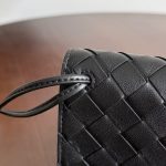 bottega-veneta-andiamo-pouch-black-2 Bottega Veneta Andiamo Pouch Replica Black - View 3 | Intrecciato Detail