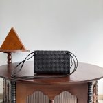 bottega-veneta-andiamo-pouch-black-4 Bottega Veneta Andiamo Pouch Replica Black - View 5 | Intrecciato Detail