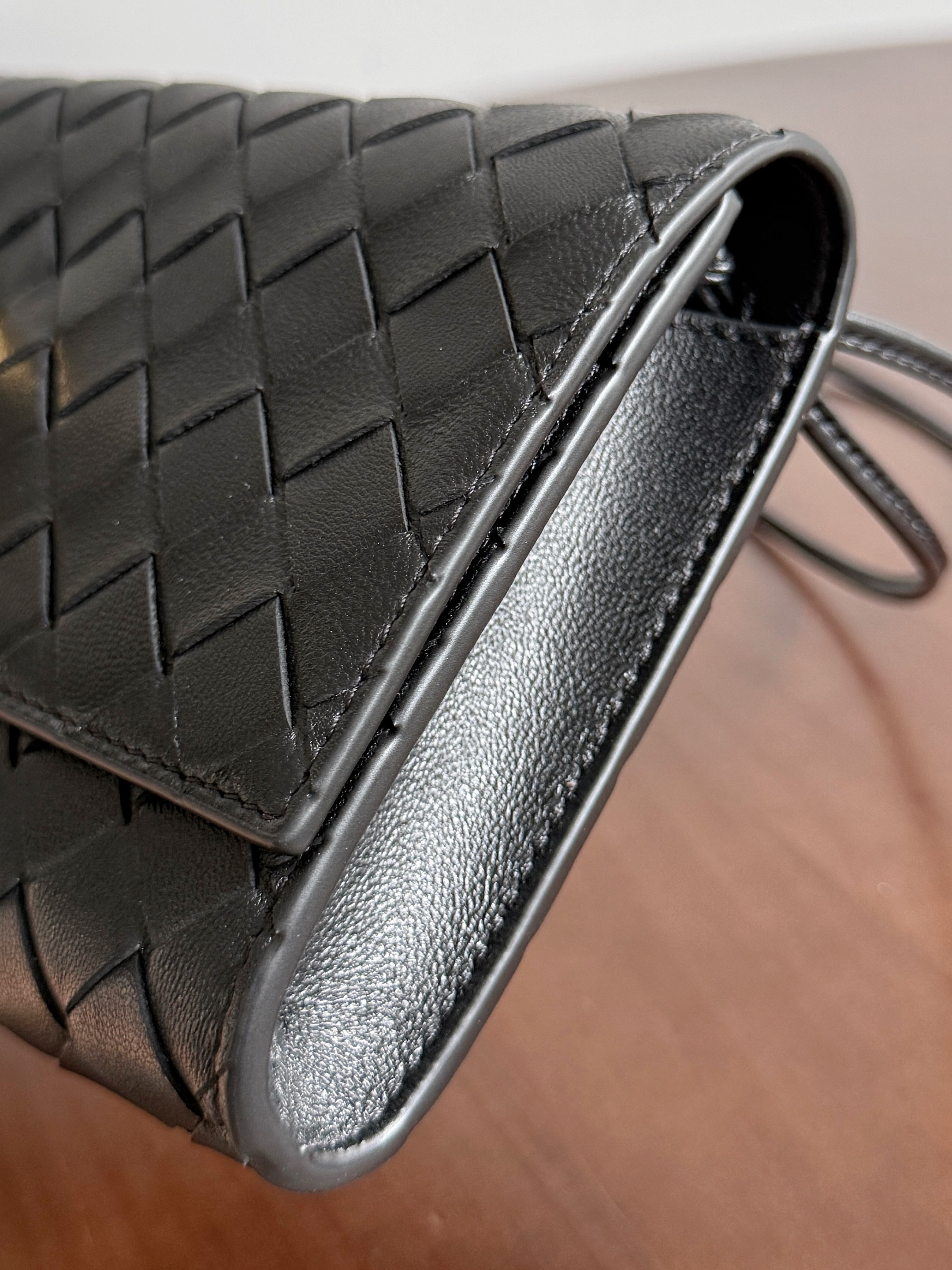 bottega-veneta-andiamo-pouch-black-5 Bottega Veneta Andiamo Pouch Replica Black - View 6 | Intrecciato Detail