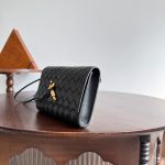 bottega-veneta-andiamo-pouch-black-9 Bottega Veneta Andiamo Pouch Replica Black - View 10 | Intrecciato Detail
