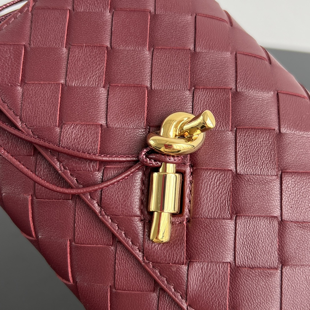 bottega-veneta-andiamo-pouch-deep-mahogany-5 Bottega Veneta Andiamo Pouch Replica Deep Mahogany - View 6 | Intrecciato Detail