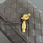 bottega-veneta-andiamo-pouch-fondant-9 Bottega Veneta Andiamo Pouch Replica Fondant - View 10 | Intrecciato Detail