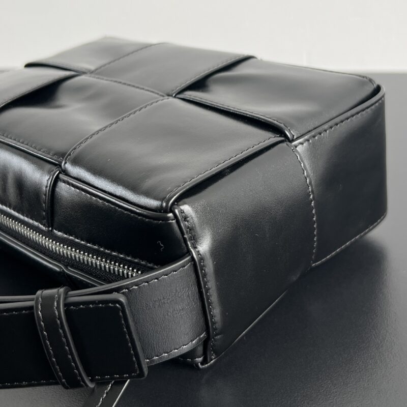 bottega veneta arco camera bag 2 Bottega Veneta Arco Camera Bag - side angle