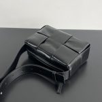 bottega veneta arco camera bag 4 Bottega Veneta Arco Camera Bag - detail