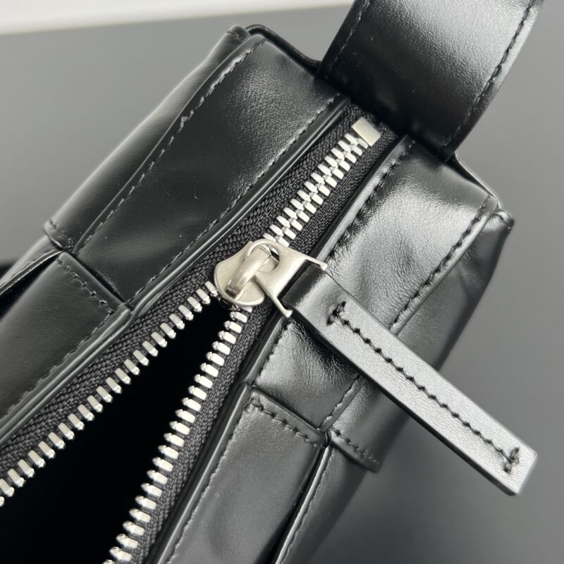 bottega veneta arco camera bag 6 Bottega Veneta Arco Camera Bag - strap detail