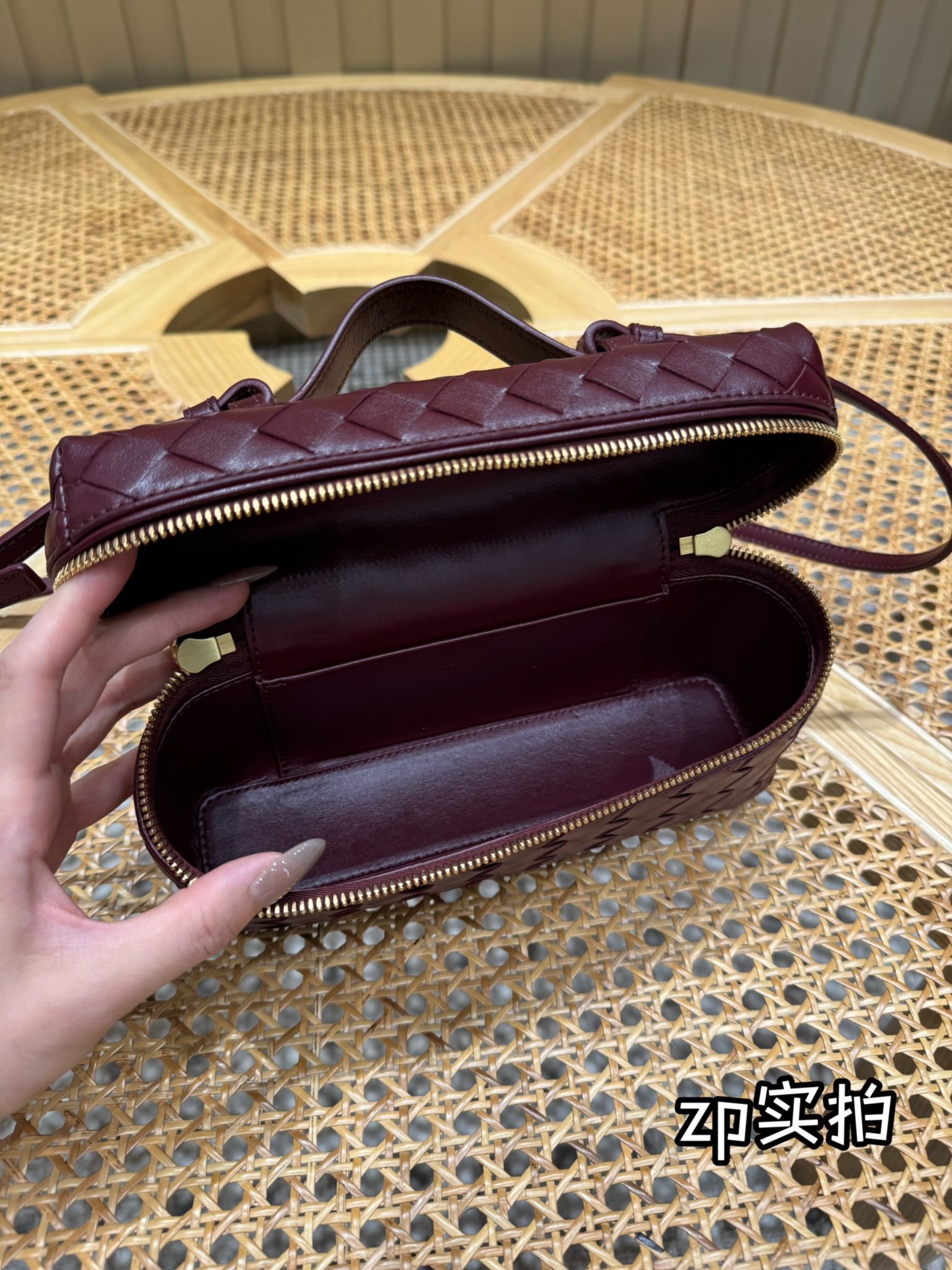 bottega-veneta-bang-bang-barolo-3 Bottega Veneta Bang Bang Replica Barolo - View 4 | Intrecciato Detail