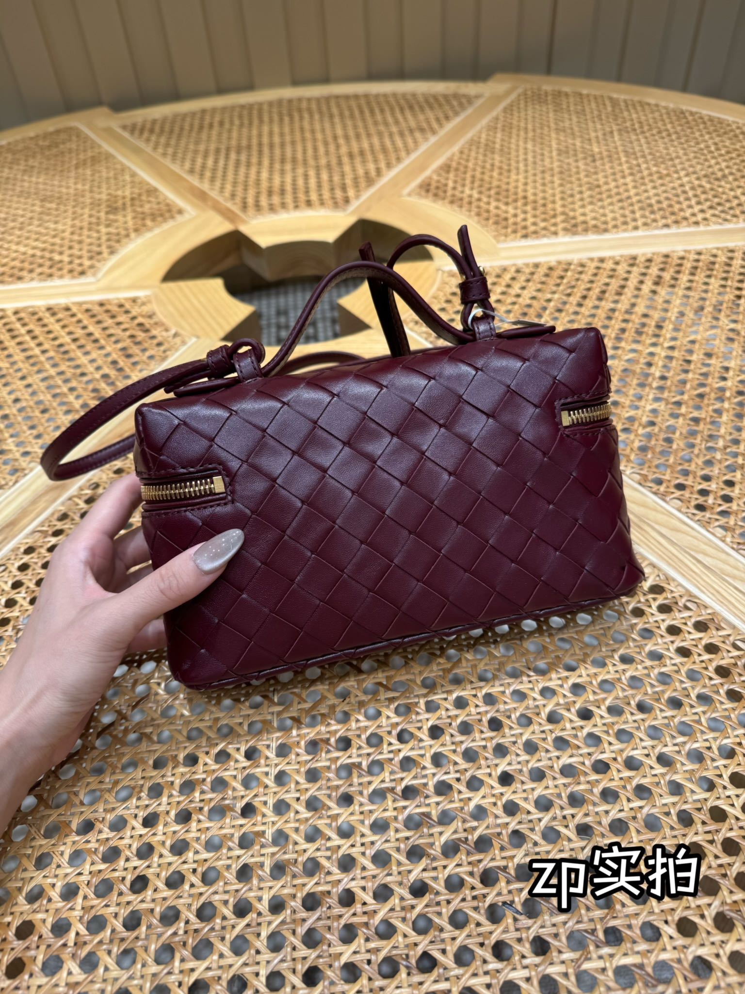 bottega-veneta-bang-bang-barolo-4 Bottega Veneta Bang Bang Replica Barolo - View 5 | Intrecciato Detail