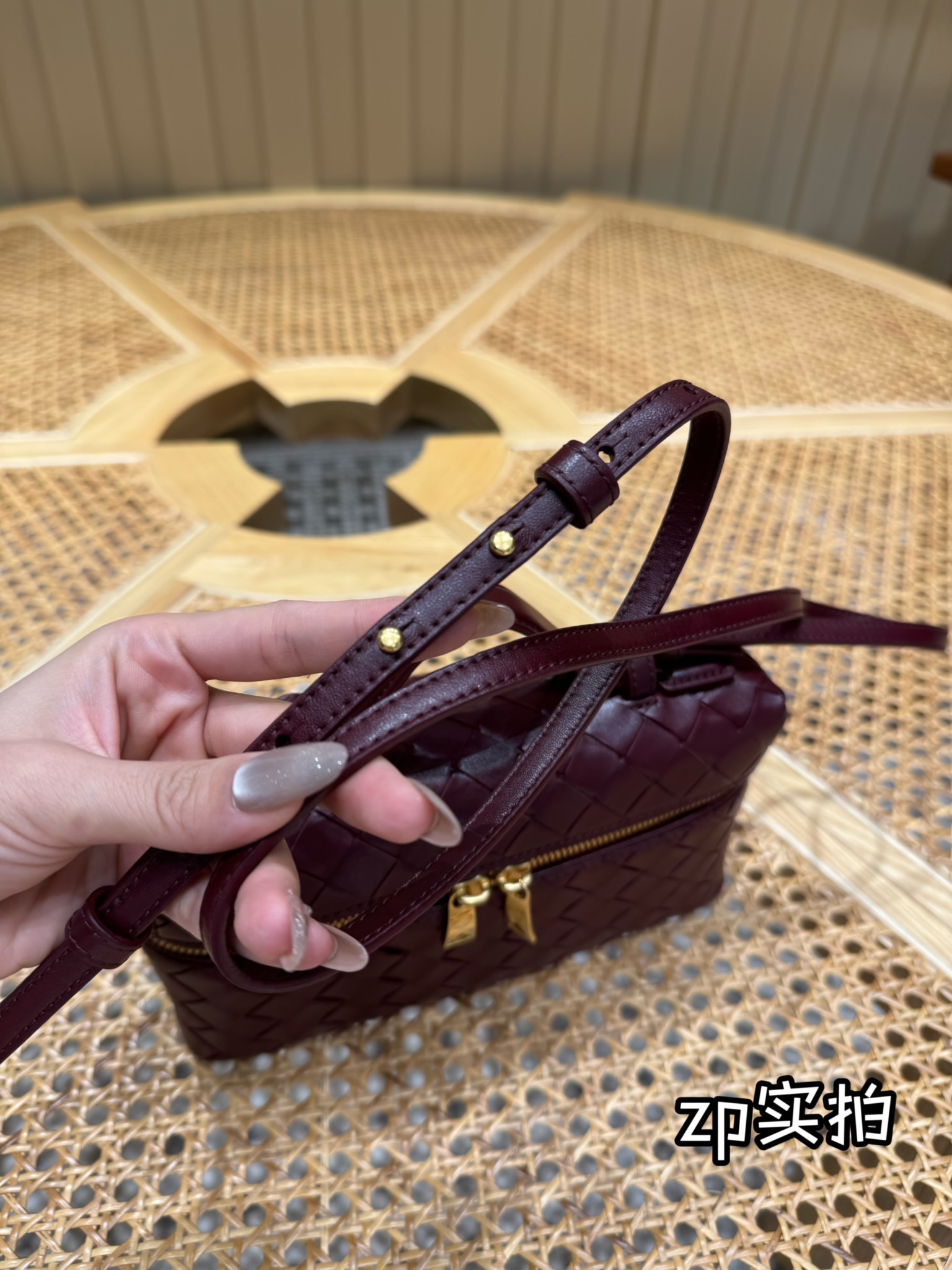 bottega-veneta-bang-bang-barolo-9 Bottega Veneta Bang Bang Replica Barolo - View 10 | Intrecciato Detail