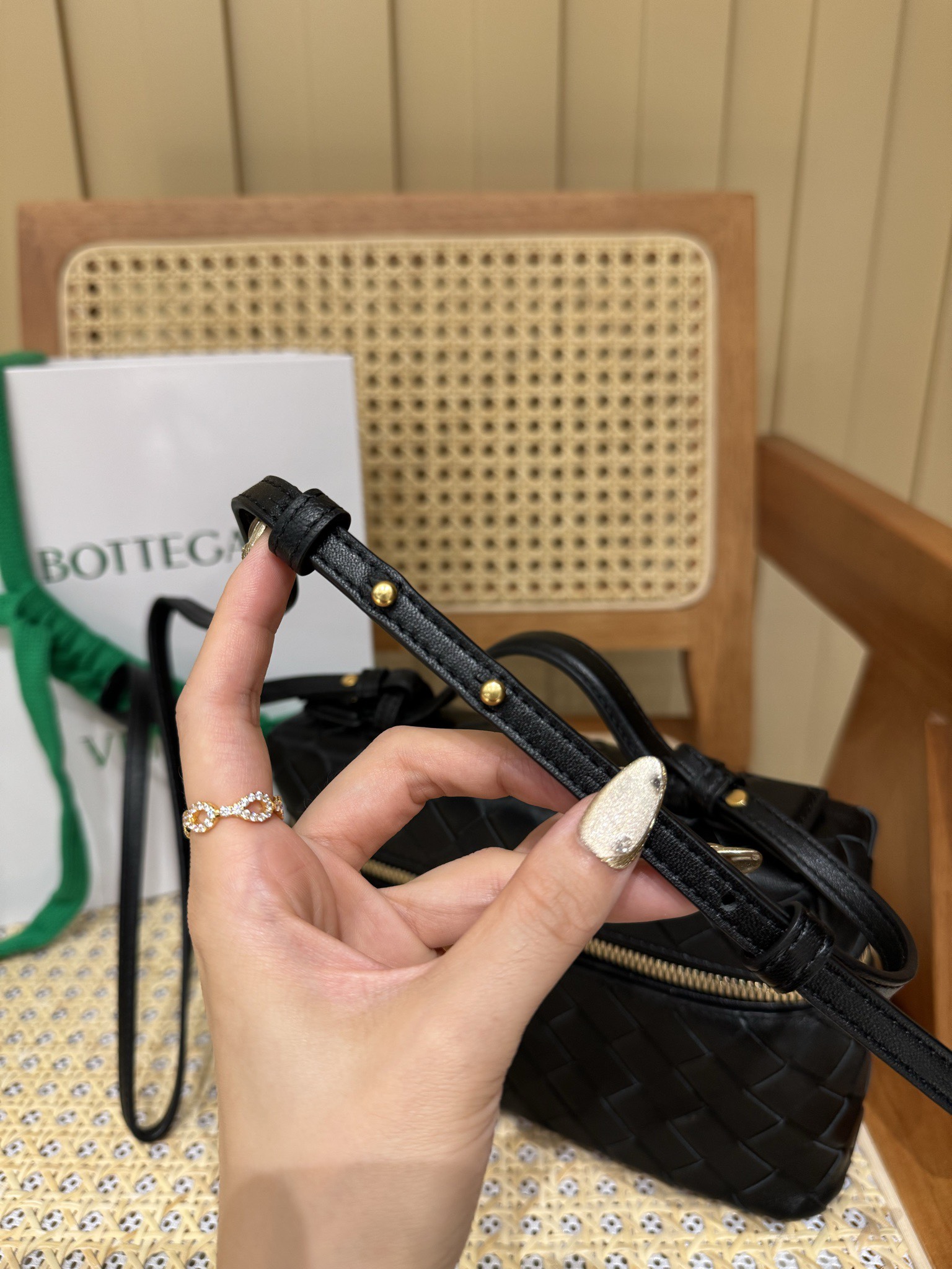 bottega-veneta-bang-bang-black-6 Bottega Veneta Bang Bang Replica Black - View 7 | Intrecciato Detail