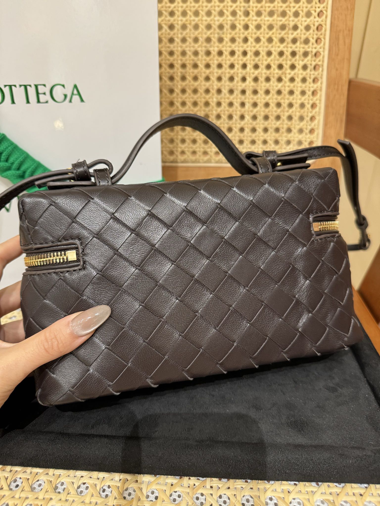 bottega-veneta-bang-bang-fondant-5 Bottega Veneta Bang Bang Replica Fondant - View 6 | Intrecciato Detail