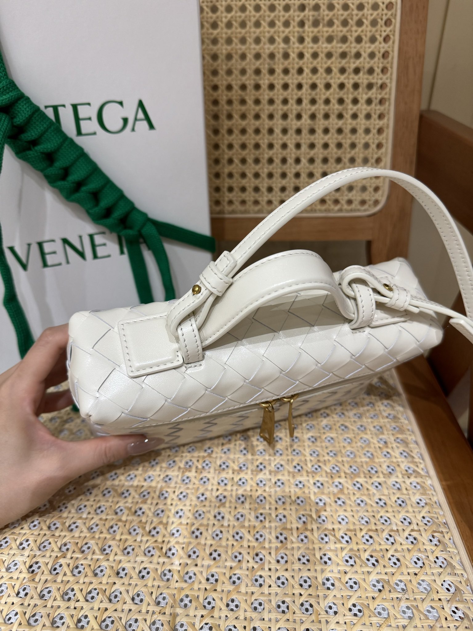 bottega-veneta-bang-bang-sea-salt-4 Bottega Veneta Bang Bang Replica Sea Salt - View 5 | Intrecciato Detail