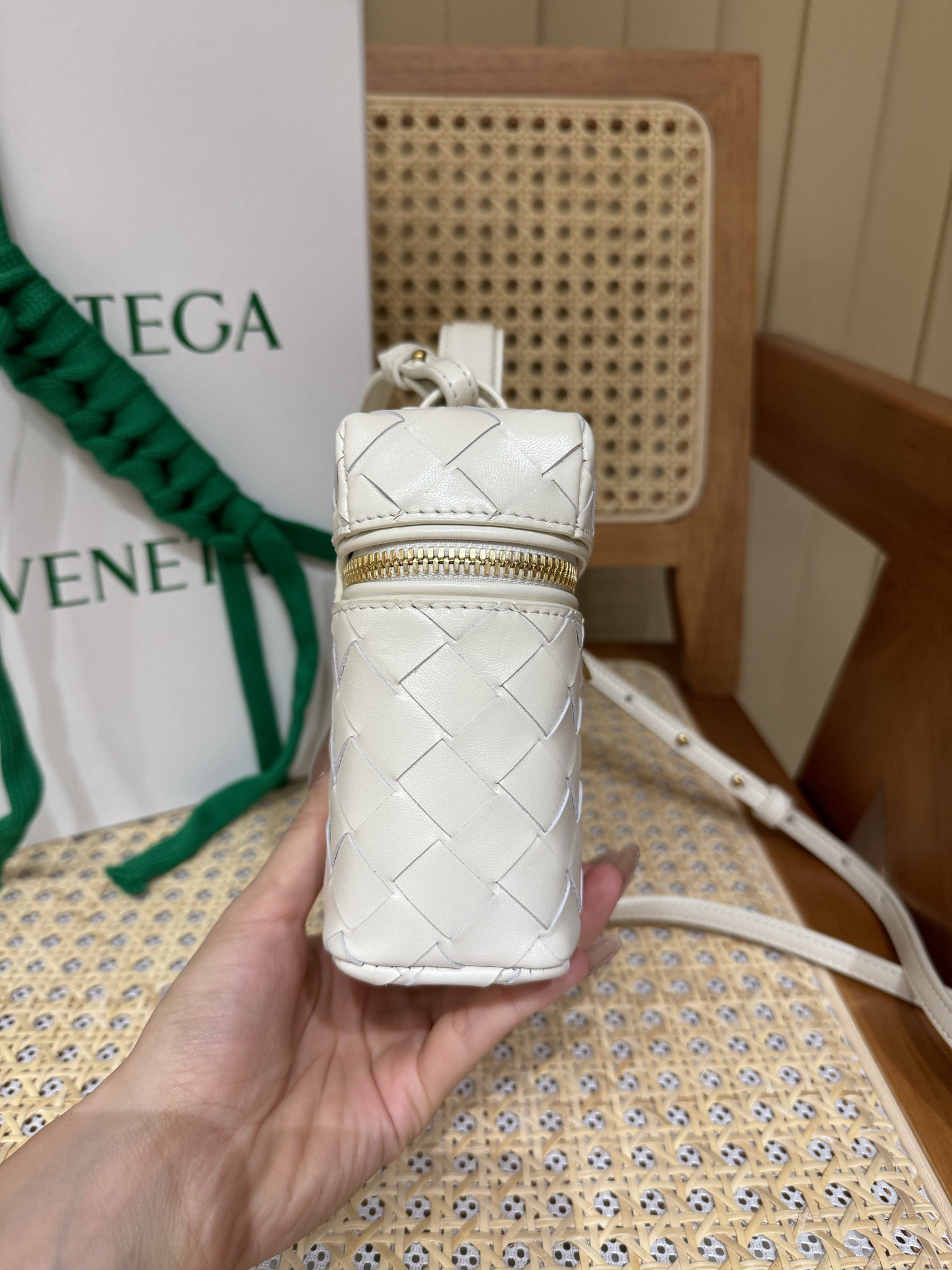 bottega-veneta-bang-bang-sea-salt-7 Bottega Veneta Bang Bang Replica Sea Salt - View 8 | Intrecciato Detail