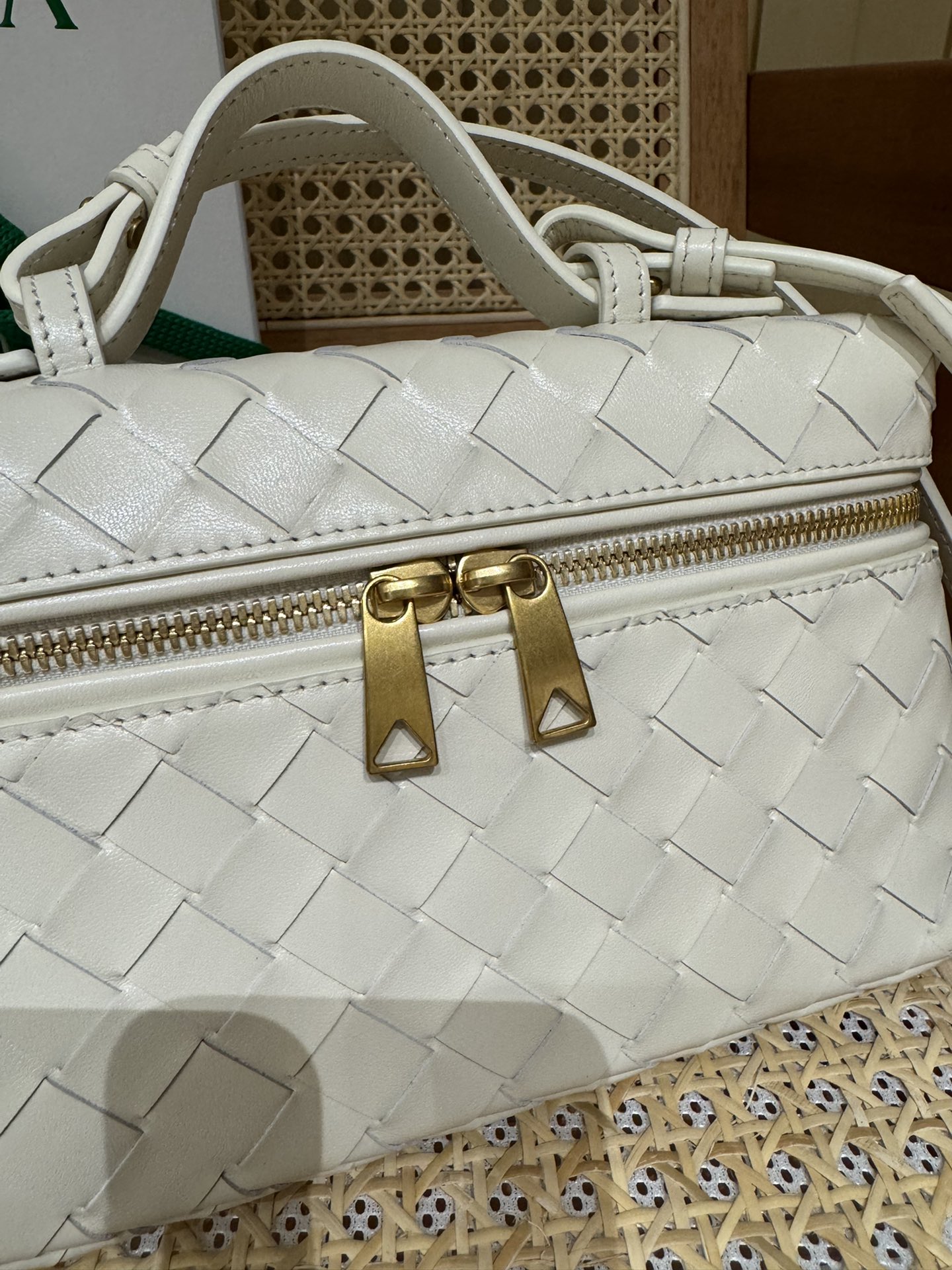 bottega-veneta-bang-bang-sea-salt-9 Bottega Veneta Bang Bang Replica Sea Salt - View 10 | Intrecciato Detail