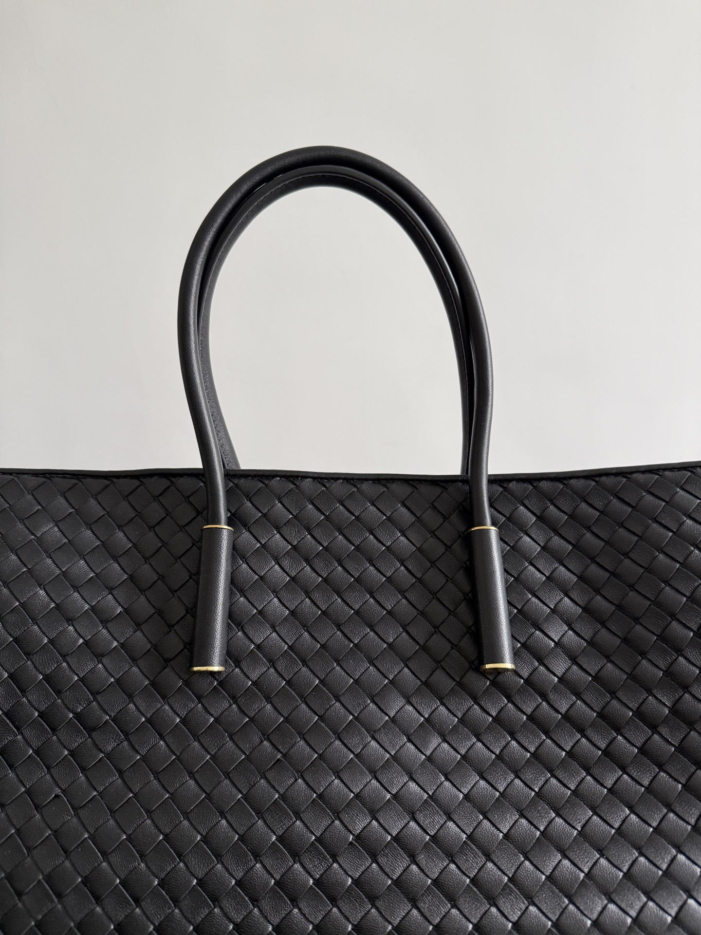 bottega-veneta-barbara-tote-black-2 Bottega Veneta Barbara Tote Replica Black - View 3 | Intrecciato Detail