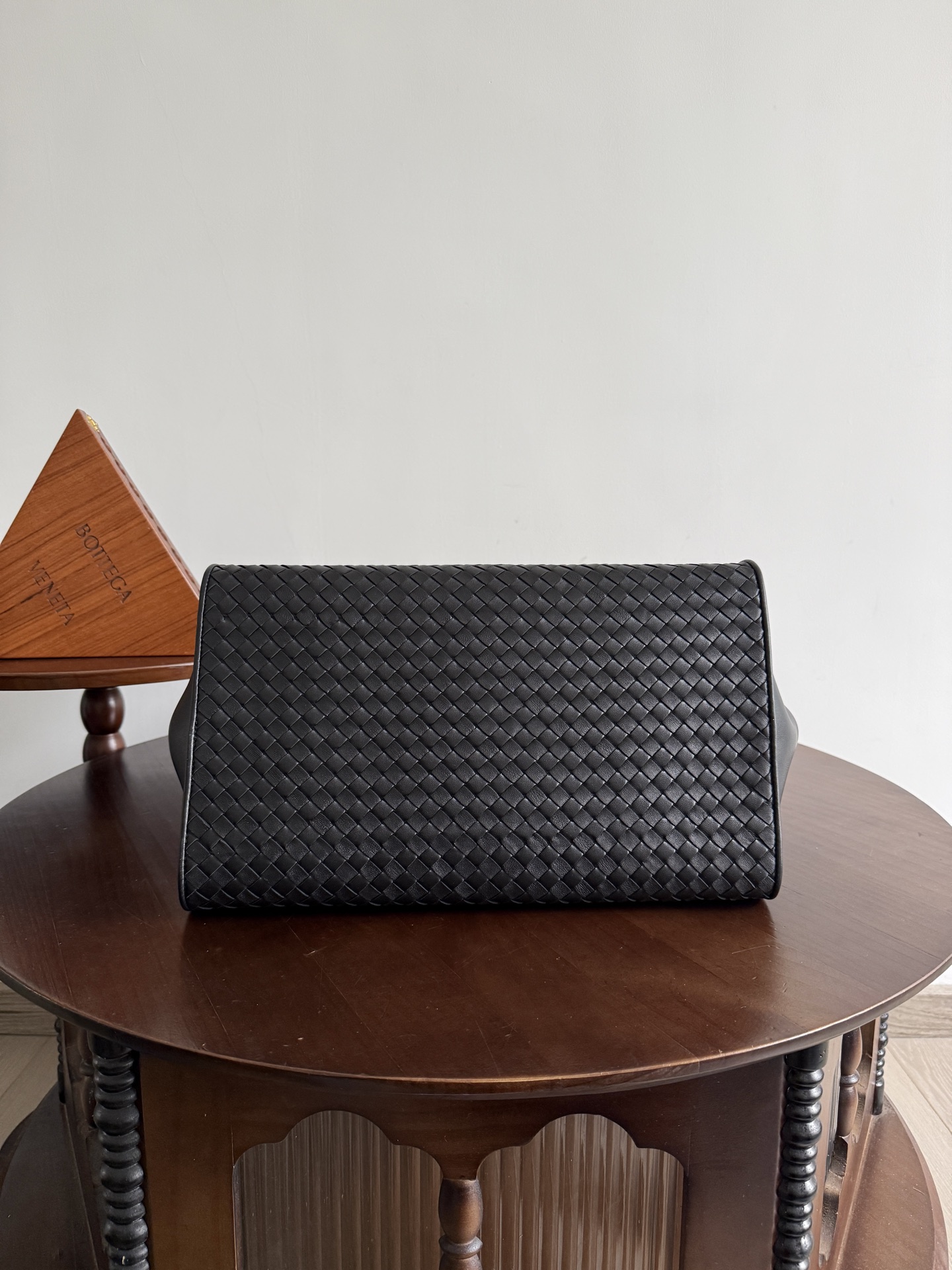 bottega-veneta-barbara-tote-black-3 Bottega Veneta Barbara Tote Replica Black - View 4 | Intrecciato Detail