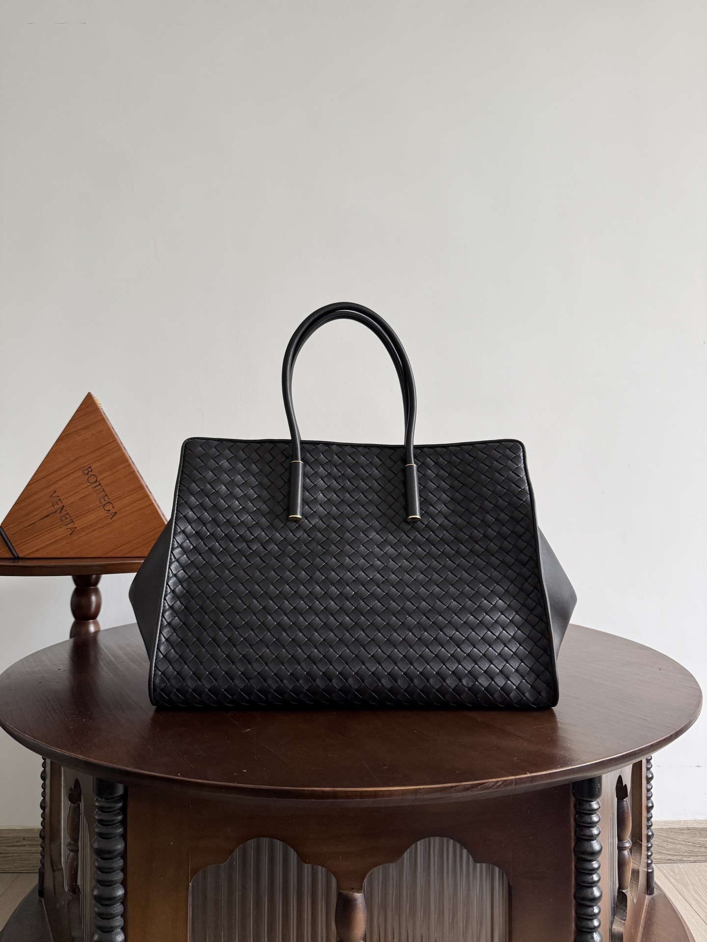bottega-veneta-barbara-tote-black-5 Bottega Veneta Barbara Tote Replica Black - View 6 | Intrecciato Detail