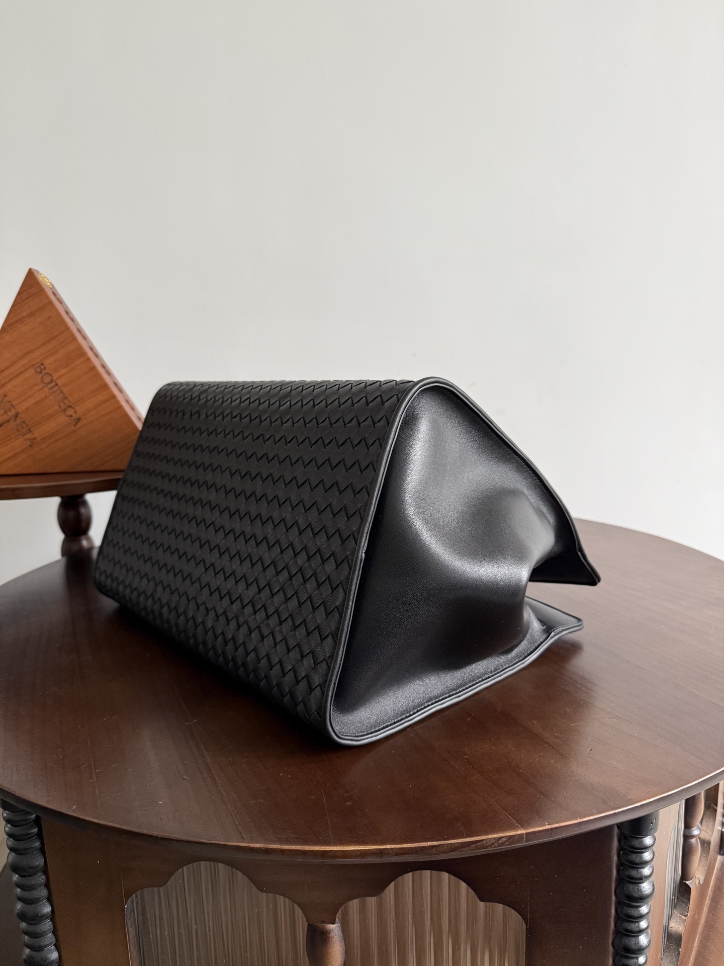 bottega-veneta-barbara-tote-black-6 Bottega Veneta Barbara Tote Replica Black - View 7 | Intrecciato Detail