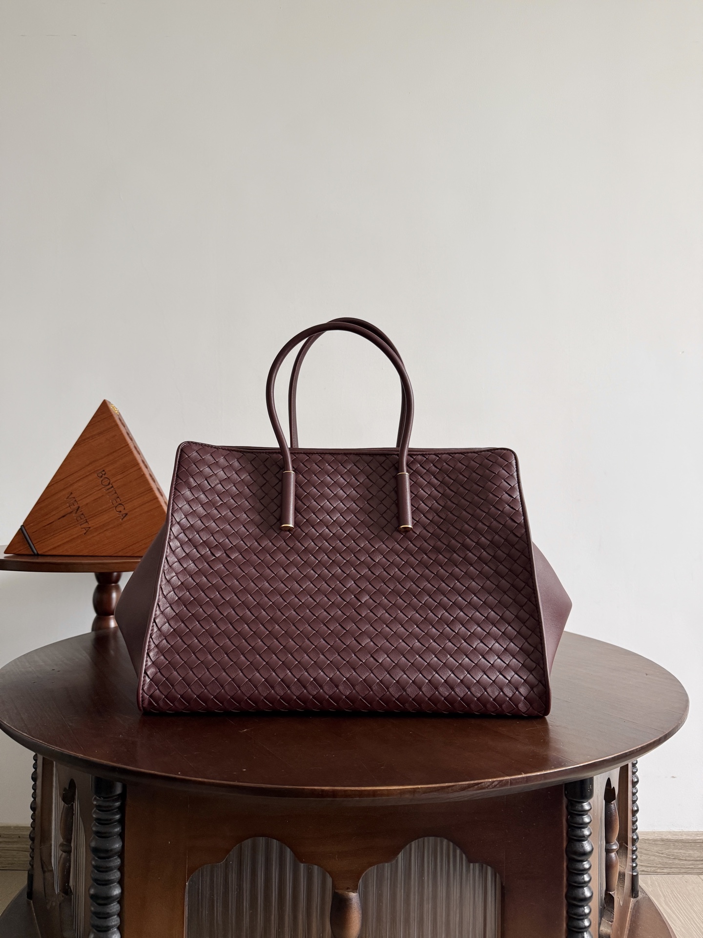 bottega-veneta-barbara-tote-deep-mahogany-1 Bottega Veneta Barbara Tote Replica Deep Mahogany - View 2 | Intrecciato Detail