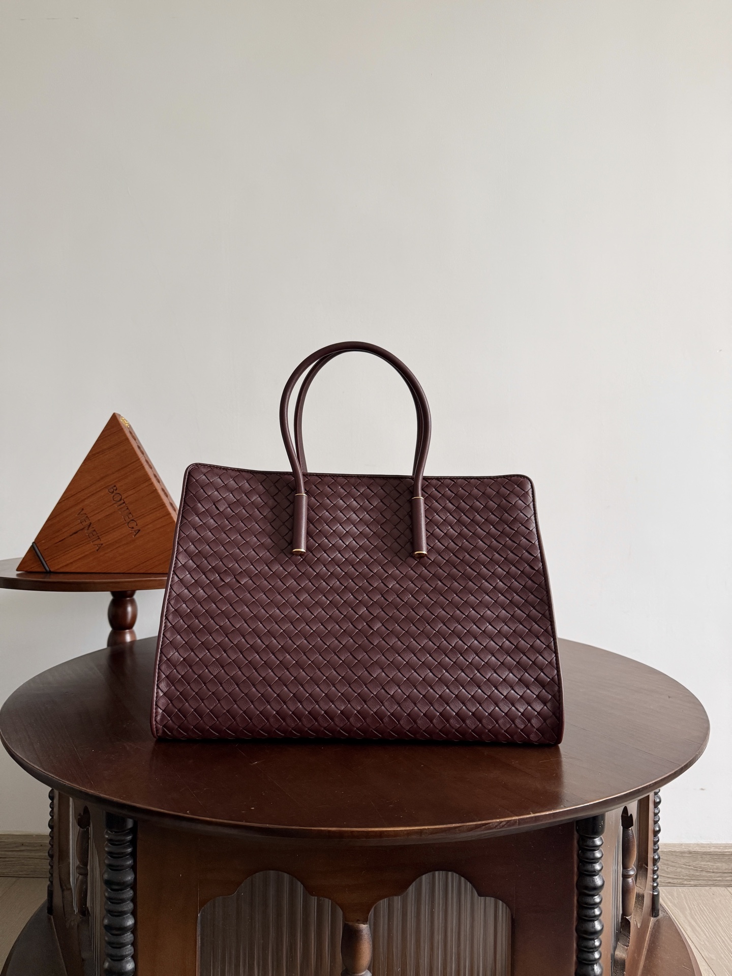 bottega-veneta-barbara-tote-deep-mahogany-2 Bottega Veneta Barbara Tote Replica Deep Mahogany - View 3 | Intrecciato Detail
