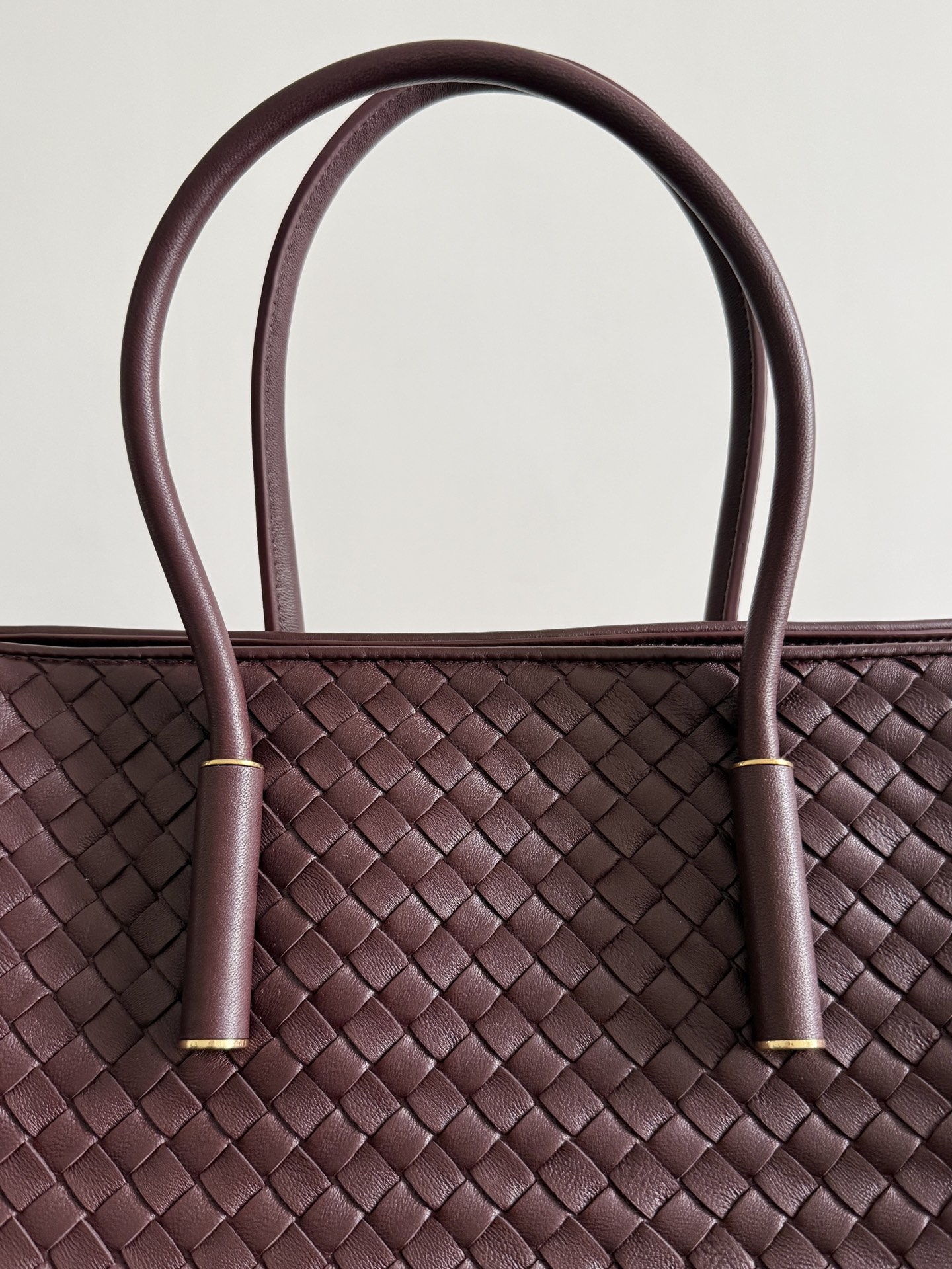 bottega-veneta-barbara-tote-deep-mahogany-5 Bottega Veneta Barbara Tote Replica Deep Mahogany - View 6 | Intrecciato Detail