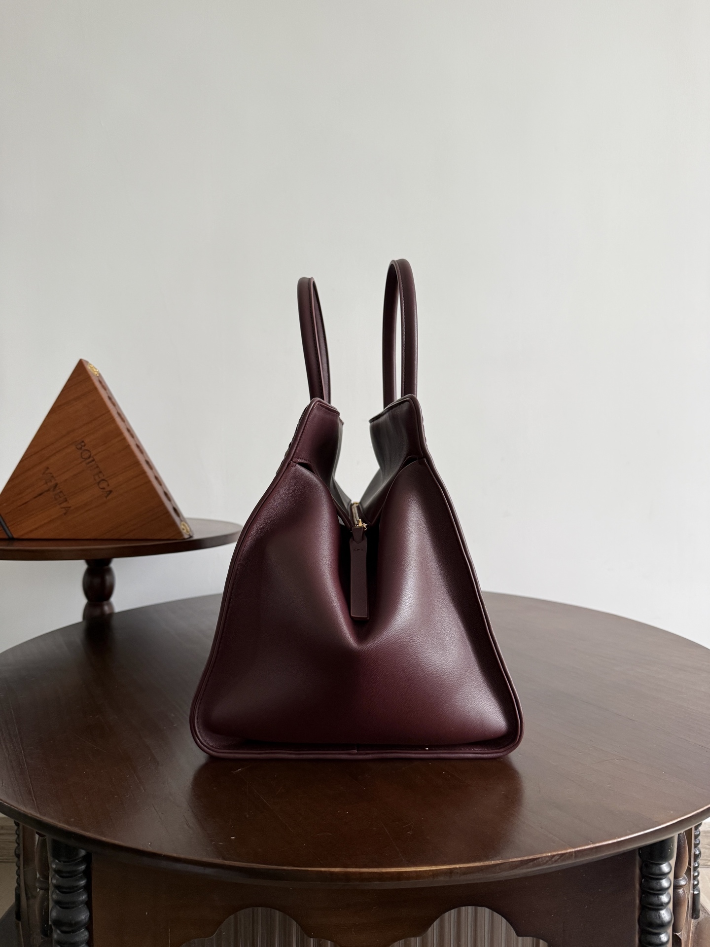 bottega-veneta-barbara-tote-deep-mahogany-6 Bottega Veneta Barbara Tote Replica - detail