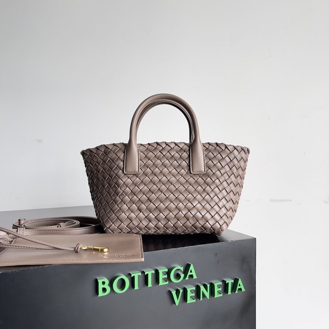 bottega-veneta-cabat-mini-capuccino-1 Bottega Veneta Cabat Mini Replica Capuccino - View 2 | Intrecciato Detail