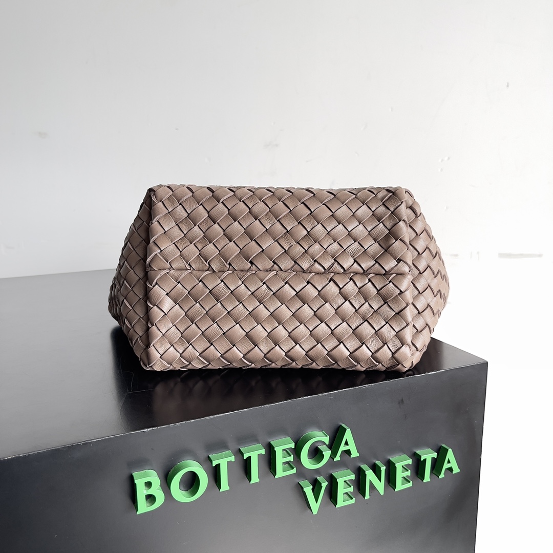 bottega-veneta-cabat-mini-capuccino-3 Bottega Veneta Cabat Mini Replica Capuccino - View 4 | Intrecciato Detail