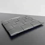 bottega veneta clutch 2 0 2 Bottega Veneta Clutch 2.0 - side angle