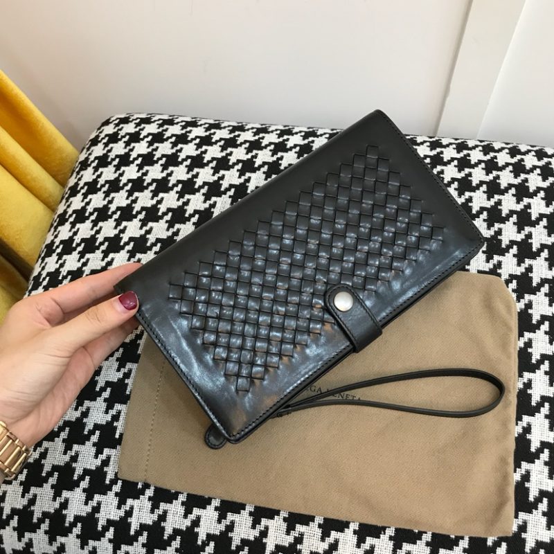 Bottega Veneta Clutch Black - Premium Italian Leather Replica | LuxeCarryMe