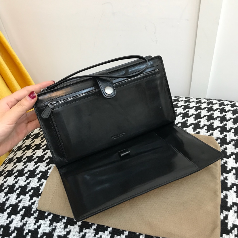 bottega veneta clutch black 6 Bottega Veneta Clutch Black - strap detail