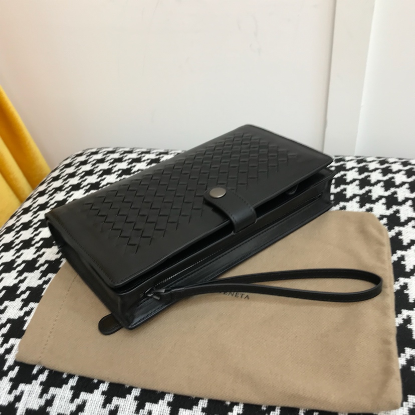 bottega veneta clutch black 8 Bottega Veneta Clutch Black - weave pattern