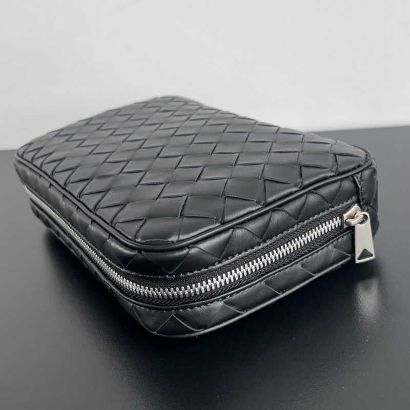bottega veneta clutch large 2 Bottega Veneta Clutch Large - side angle