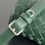bottega veneta cylinder 6 Bottega Veneta Cylinder - strap detail