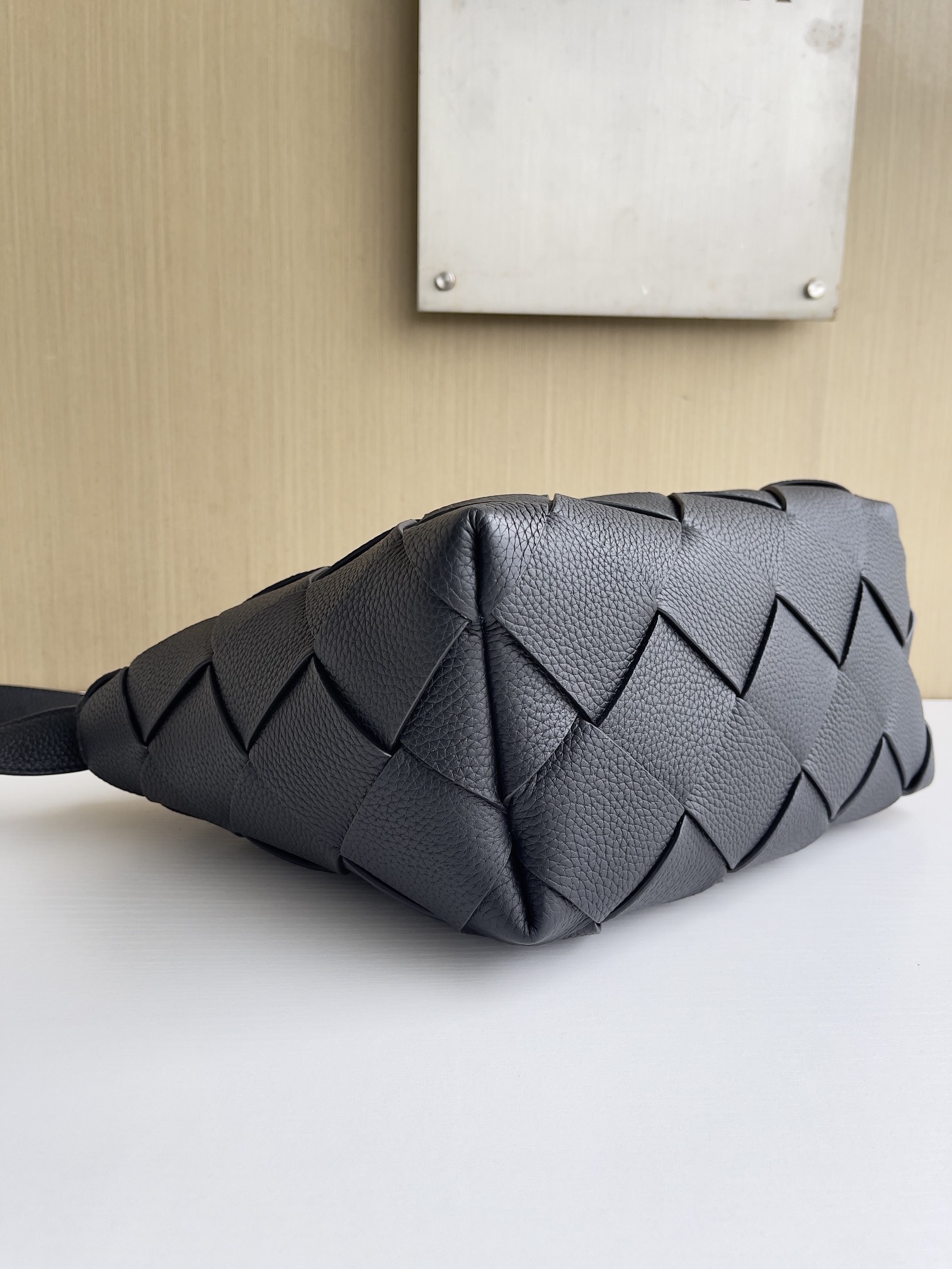 bottega-veneta-diago-hobo-black-2 Bottega Veneta Diago Hobo Replica Black - View 3 | Intrecciato Detail
