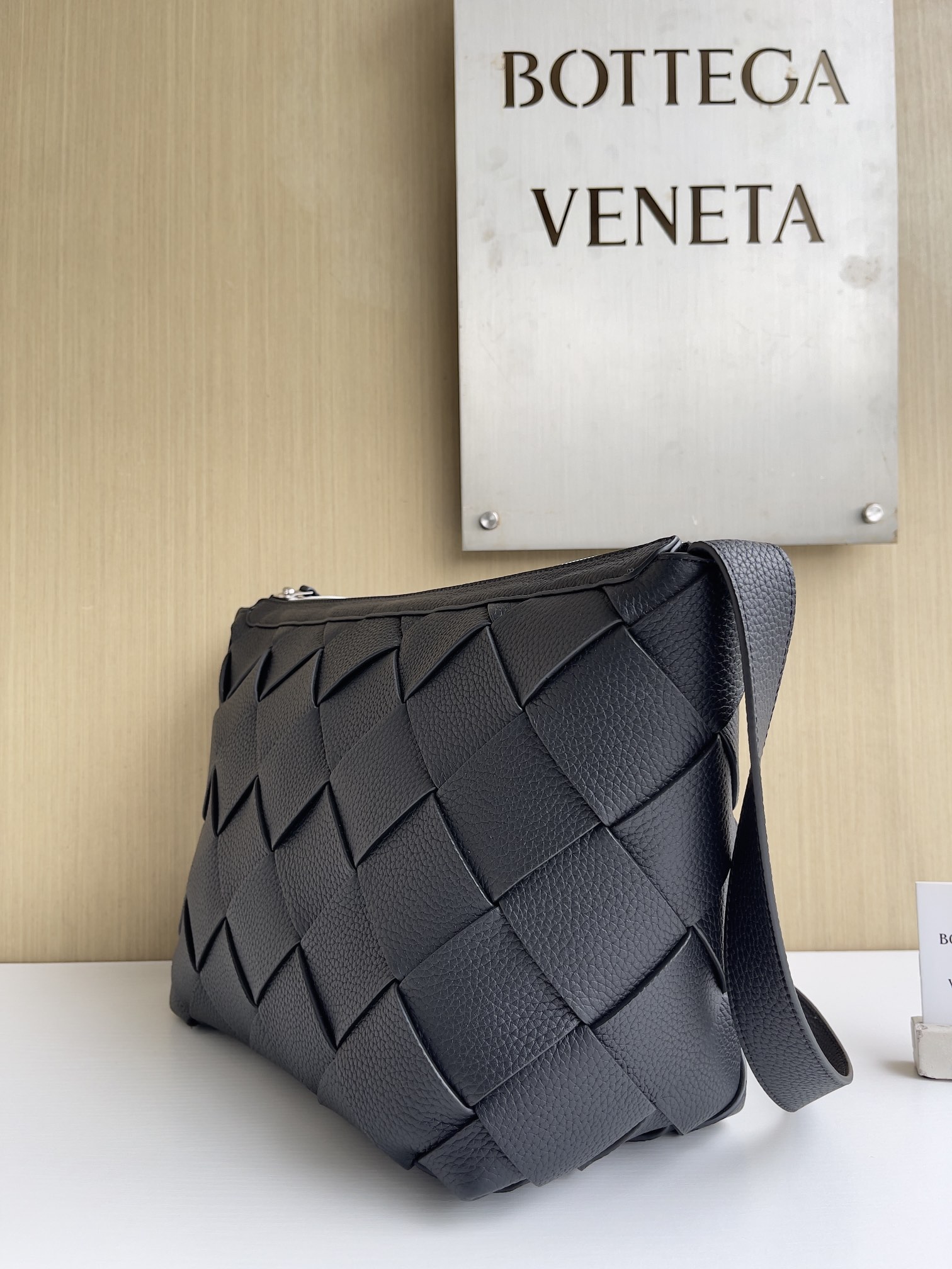 bottega-veneta-diago-hobo-black-3 Bottega Veneta Diago Hobo Replica Black - View 4 | Intrecciato Detail