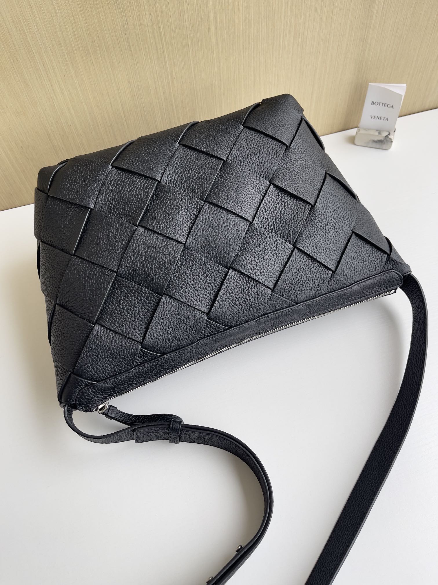 bottega-veneta-diago-hobo-black-8 Bottega Veneta Diago Hobo Replica Black - View 9 | Intrecciato Detail