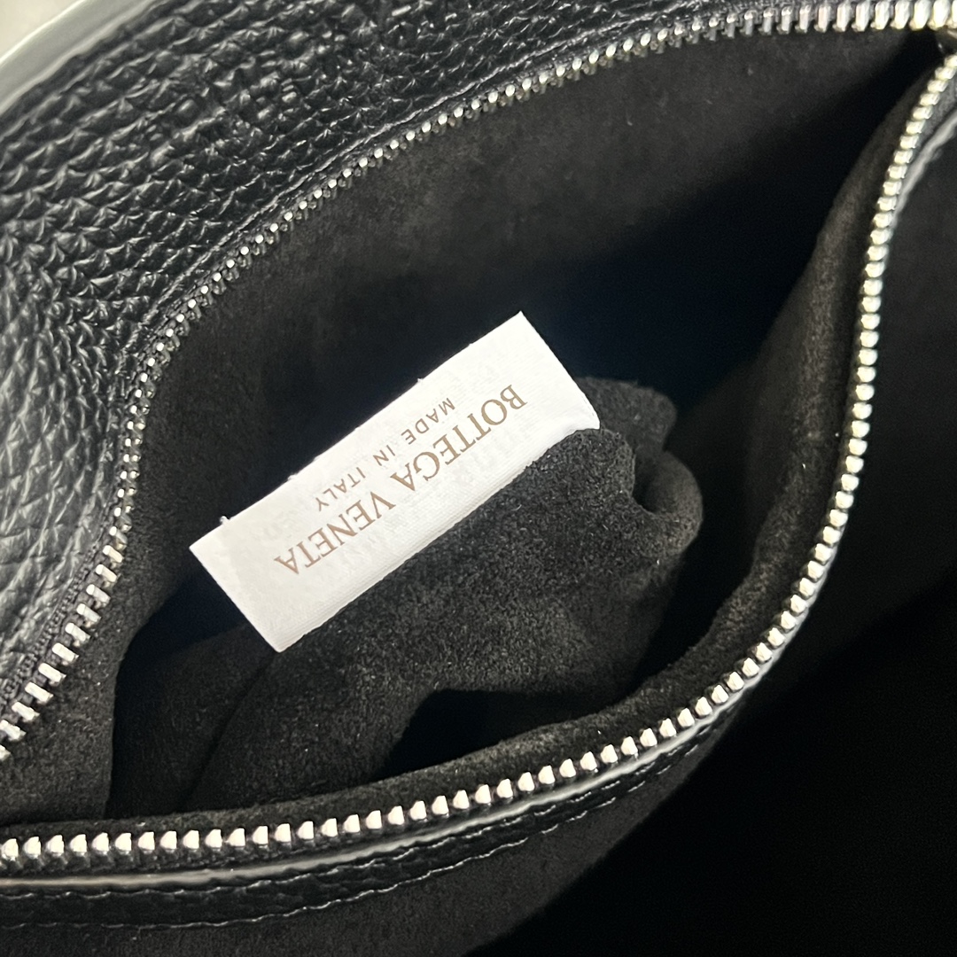 bottega-veneta-diago-small-tote-black-5 Bottega Veneta Diago Small Tote Replica Black - View 6 | Intrecciato Detail