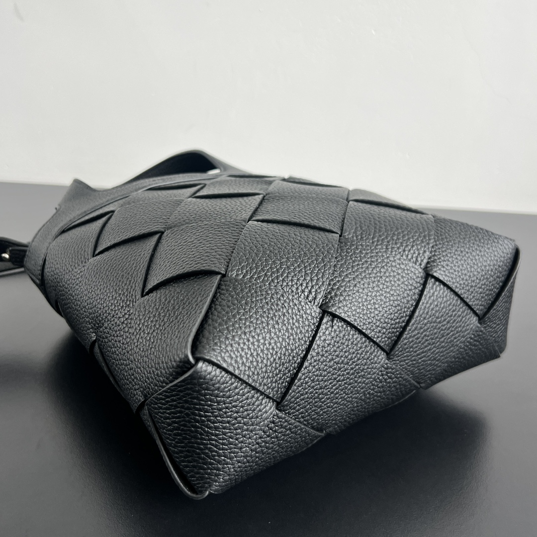 bottega-veneta-diago-small-tote-black-6 Bottega Veneta Diago Small Tote Replica - with accessories