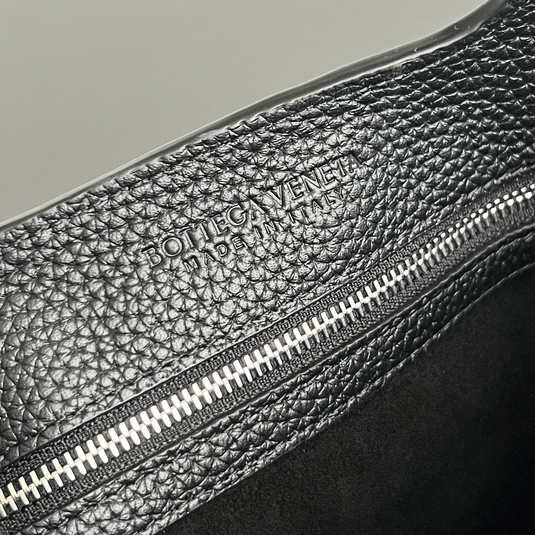 bottega-veneta-diago-small-tote-black-8 Bottega Veneta Diago Small Tote Replica Black - View 9 | Intrecciato Detail
