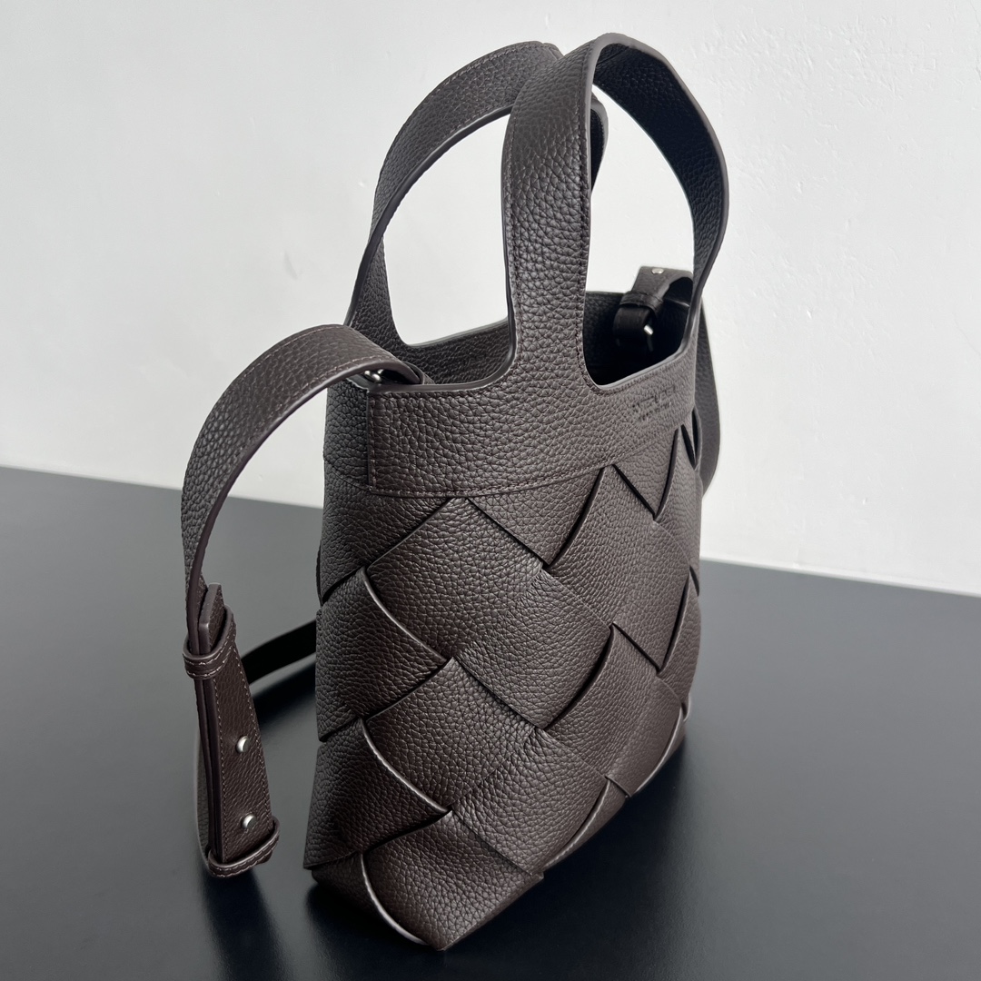 bottega-veneta-diago-small-tote-fondant-3 Bottega Veneta Diago Small Tote Replica Fondant - View 4 | Intrecciato Detail