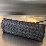 bottega-veneta-east-west-andiamo-black-2 Bottega Veneta East West Andiamo Replica Black - View 3 | Intrecciato Detail