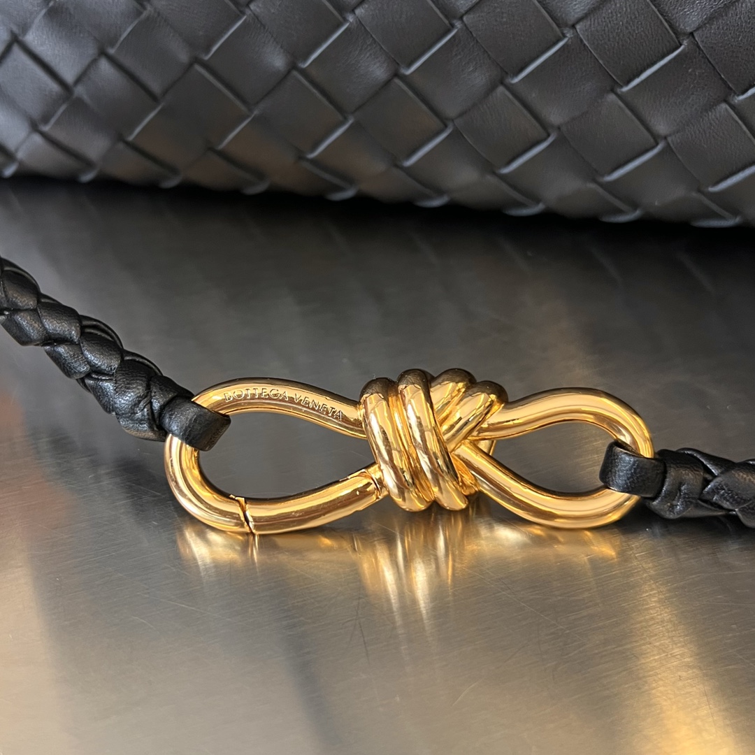 bottega-veneta-east-west-andiamo-black-5 Bottega Veneta East West Andiamo Replica Black - View 6 | Intrecciato Detail