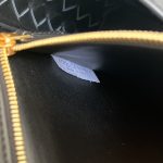 bottega-veneta-east-west-andiamo-black-6 Bottega Veneta East West Andiamo Replica Black - View 7 | Intrecciato Detail