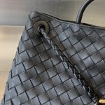 bottega-veneta-east-west-andiamo-black-8 Bottega Veneta East West Andiamo Replica Black - View 9 | Intrecciato Detail