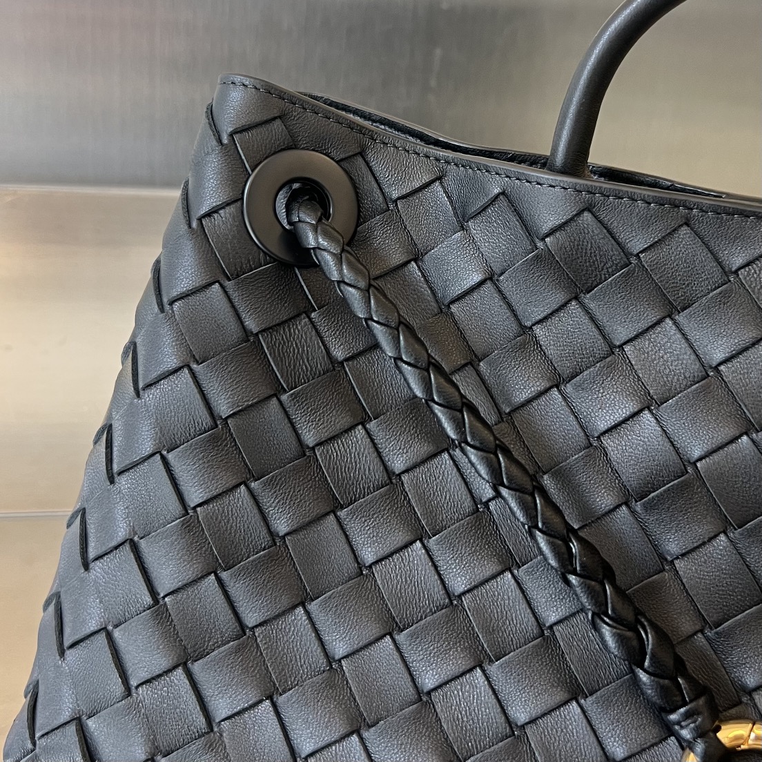 bottega-veneta-east-west-andiamo-black-8 Bottega Veneta East West Andiamo Replica Black - View 9 | Intrecciato Detail
