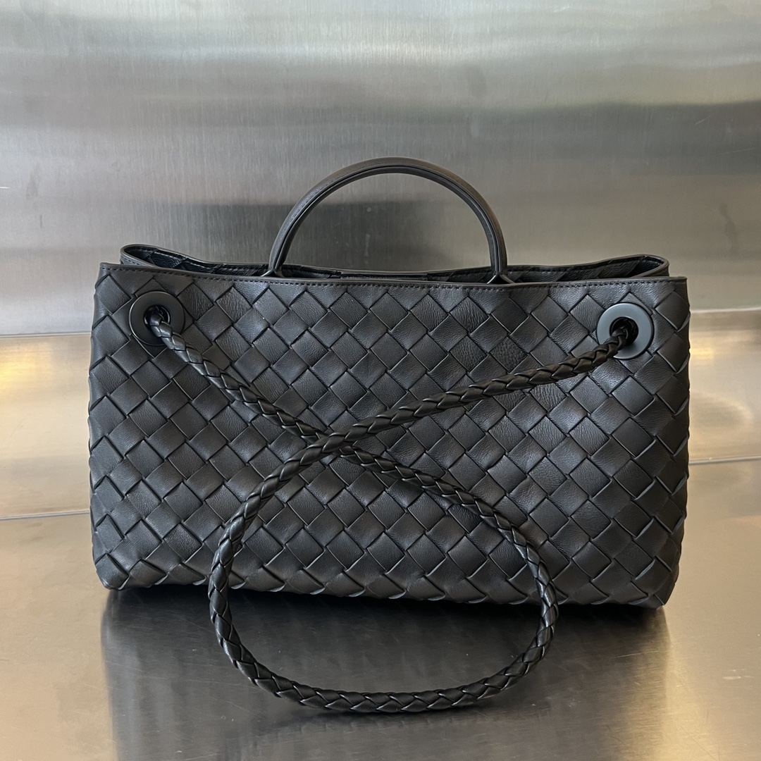 bottega-veneta-east-west-andiamo-black-9 Bottega Veneta East West Andiamo Replica Black - View 10 | Intrecciato Detail