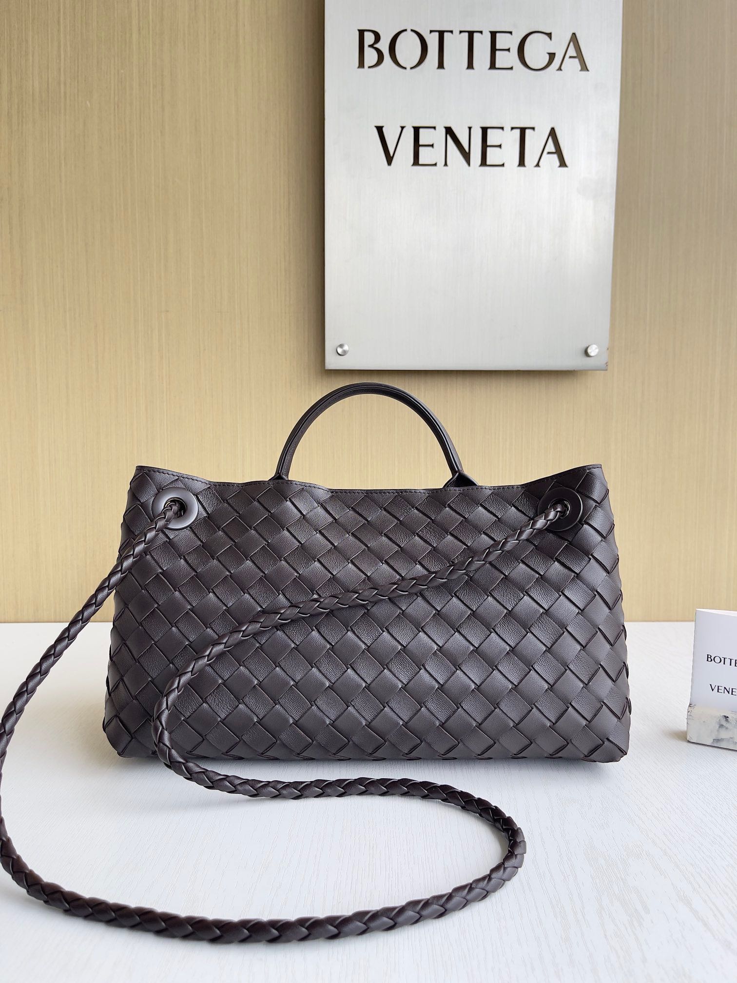 bottega-veneta-east-west-andiamo-fondant-3 Bottega Veneta East West Andiamo Replica Fondant - View 4 | Intrecciato Detail