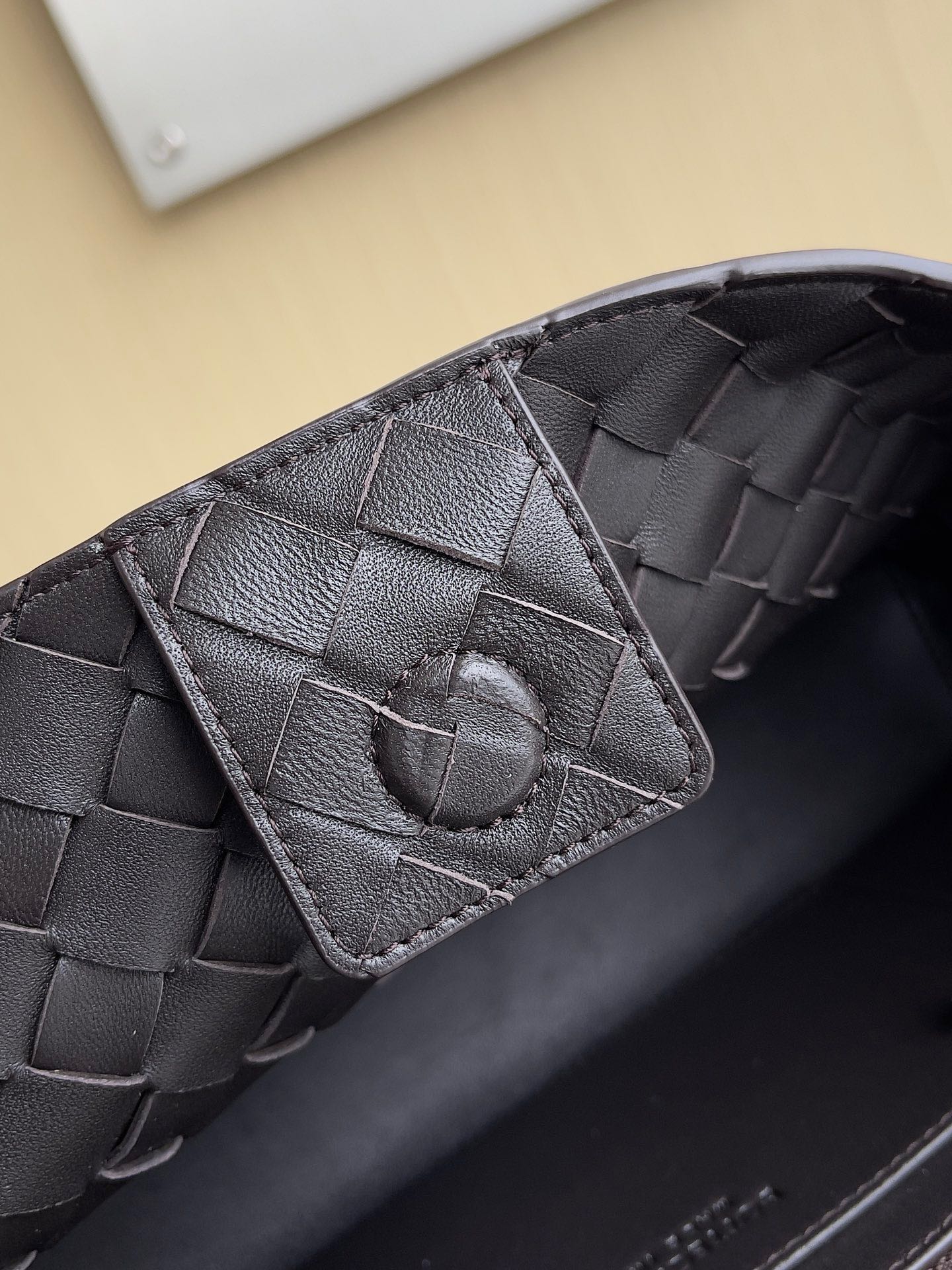 bottega-veneta-east-west-andiamo-fondant-4 Bottega Veneta East West Andiamo Replica Fondant - View 5 | Intrecciato Detail